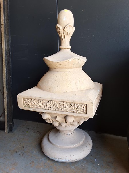 Lot 411 - FINIAL