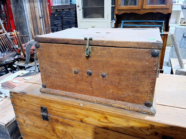 Lot 346 - SILKY OAK CHEST