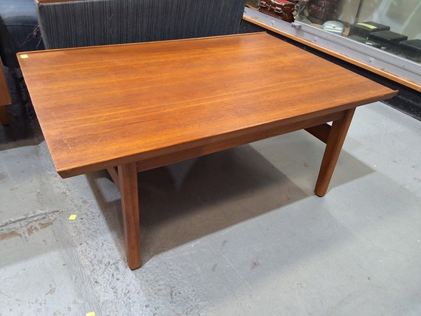 Lot 480 - COFFEE TABLE