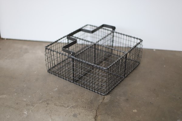 Lot 363 - CARRY BASKET
