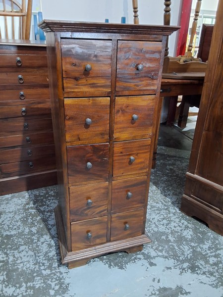 Lot 208 - CHEST OF DRAWERS
