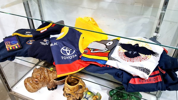 Lot 1581 - CROWS GEAR