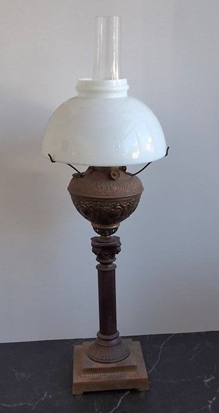 Lot 1651 - KEROSENE LAMP