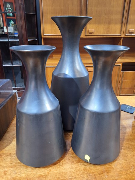 Lot 481 - VASES