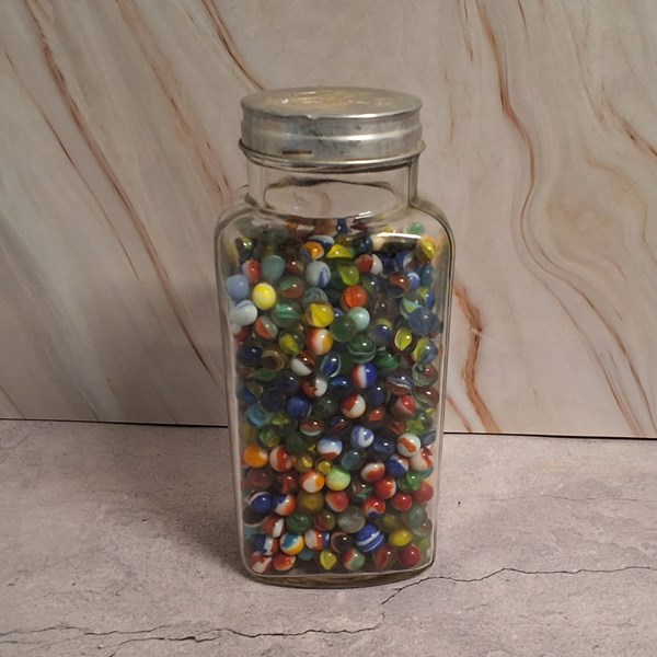 Lot 1553 - VINTAGE MARBLES