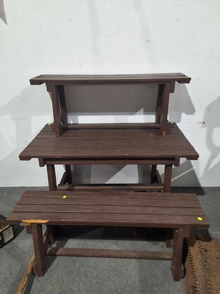 Lot 529 - OUTDOOR SET