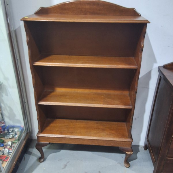 Lot 374 - BOOKSHELF