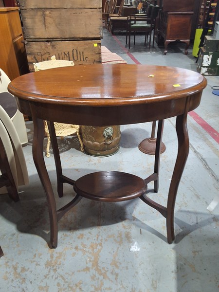 Lot 428 - LAMP TABLE