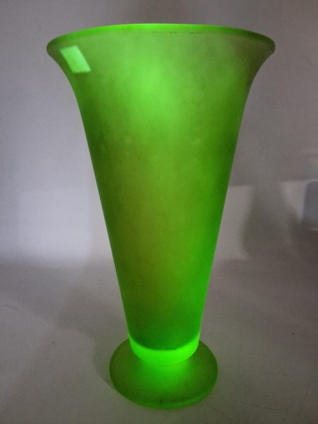 Lot 1215 - URANIUM GLASS VASE