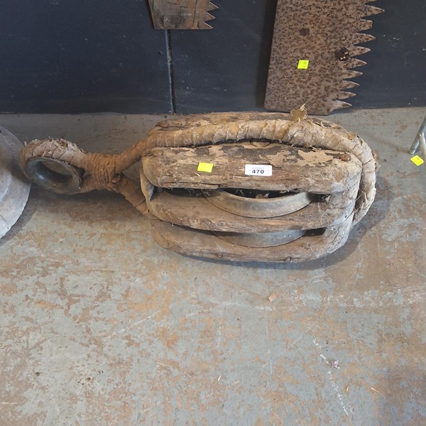 Lot 387 - SHIPS PULLEY