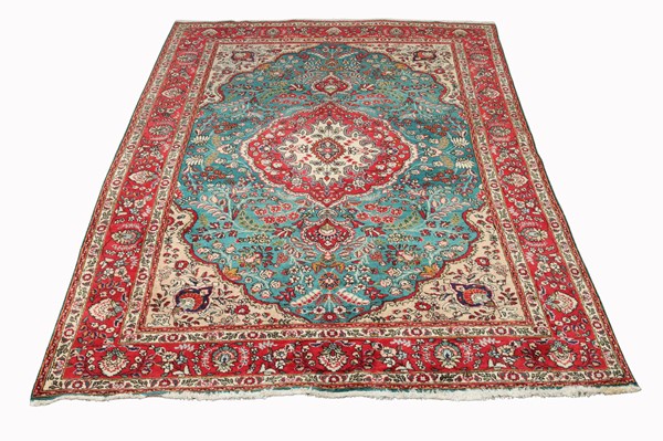 Lot 119 - PERSIAN RUG