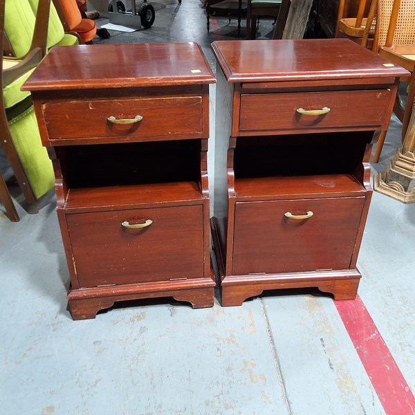 Lot 365 - BEDSIDES
