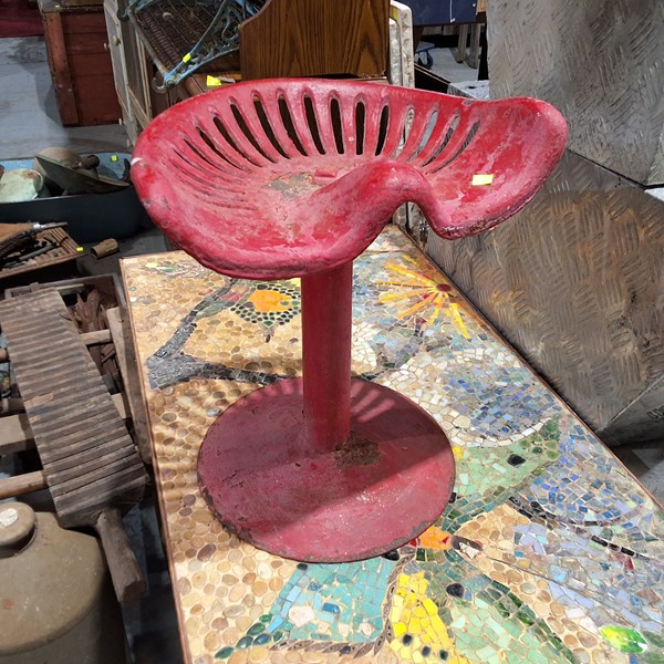 Lot 572 - STOOL