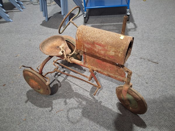 Lot 368 - PEDAL TRACTOR