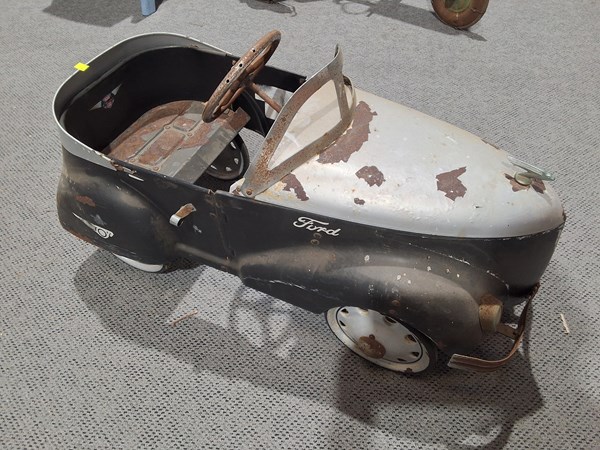 Lot 384 - PEDAL CAR