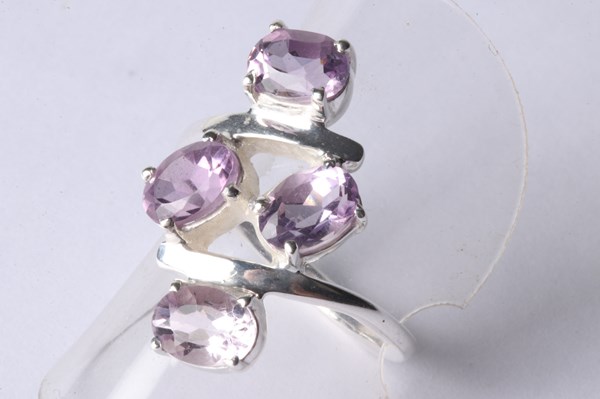 Lot 1131 - SILVER RING