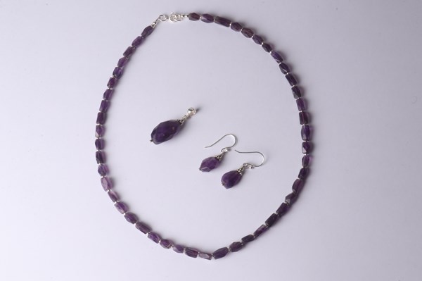 Lot 1181 - JEWELLERY SUITE