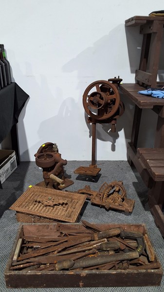 Lot 352 - RUSTIC TOOL