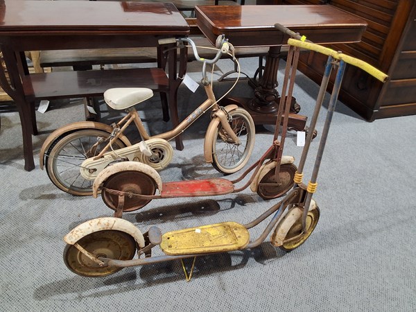Lot 355 - BIKE & SCOOTERS