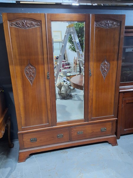 Lot 157 - WARDROBE