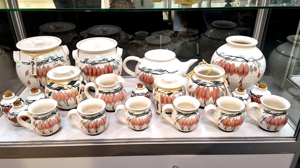 Lot 1398 - YARRA GLEN POTTERY