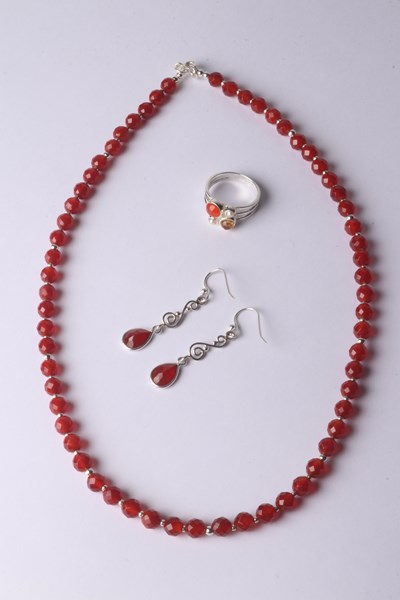 Lot 1183 - JEWELLERY SUITE