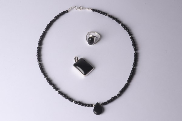 Lot 1180 - JEWELLERY SUITE