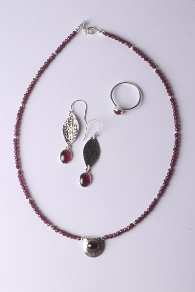 Lot 1179 - JEWELLERY SUITE