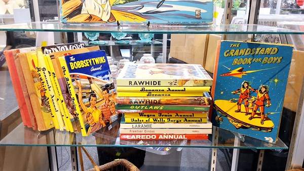 Lot 1212 - CHILDRENS ANNUALS