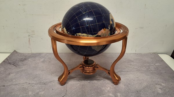 Lot 1262 - GLOBE