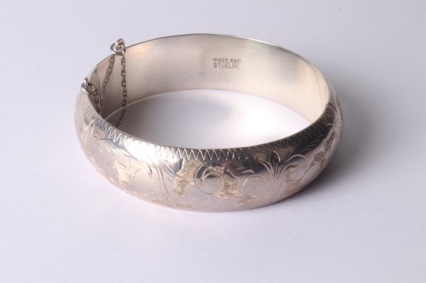 Lot 1144 - SILVER BANGLE