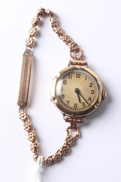 Lot 1090 - GOLD WATCH