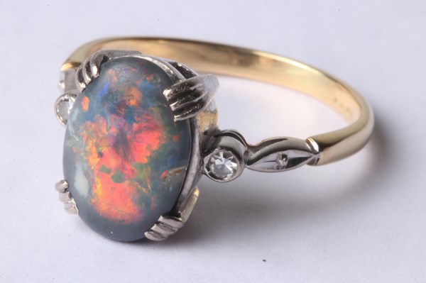 Lot 1012 - RING