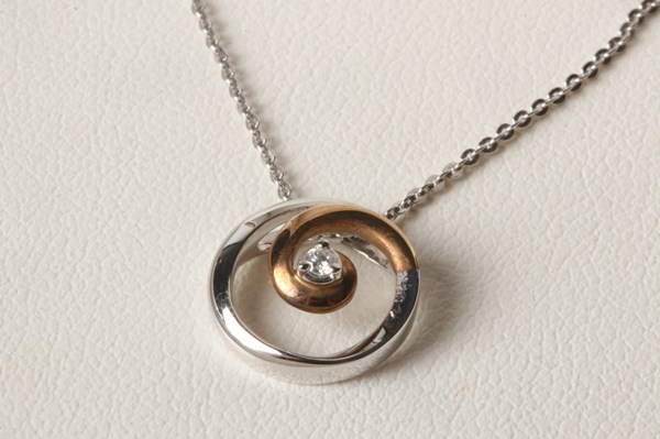Lot 1103 - NECKLACE