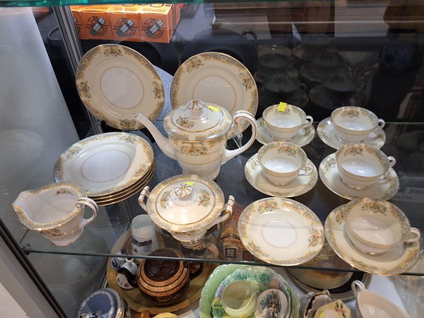 Lot 1252 - TEASET