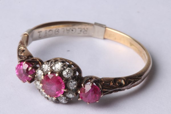 Lot 1044 - GOLD RUBY & DIAMOND RING