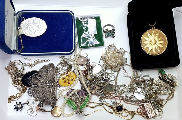 Lot 1174 - JEWELLERY