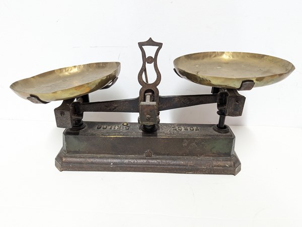 Lot 1526 - VINTAGE SCALES