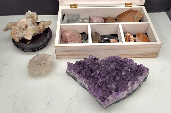Lot 1541 - MINERAL SPECIMENS