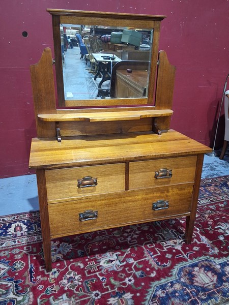 Lot 58 - DRESSING CHEST