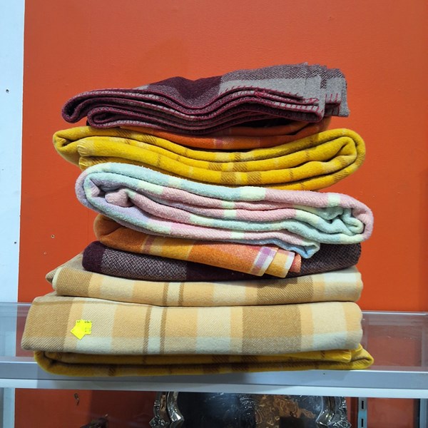 Lot 1712 - WOOLEN BLANKETS