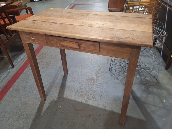 Lot 332 - DESK