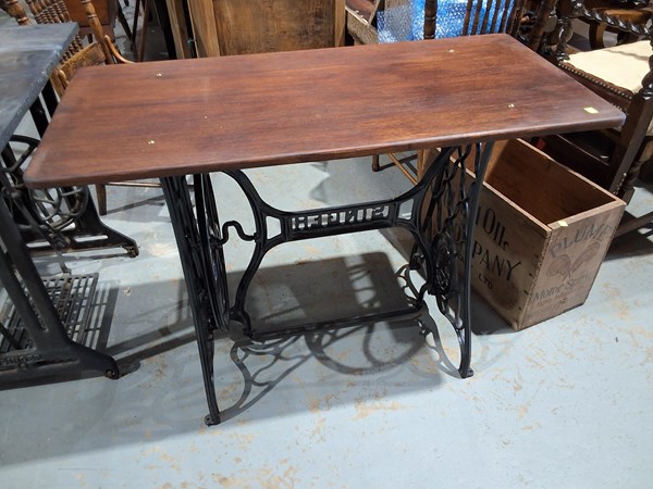 Lot 307 - TABLE