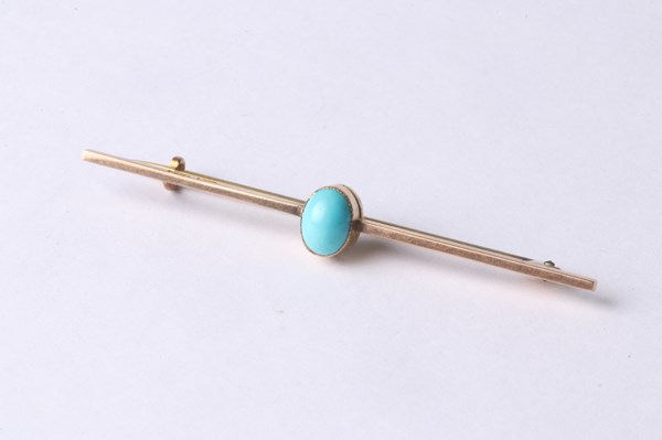 Lot 1064 - GOLD PIN
