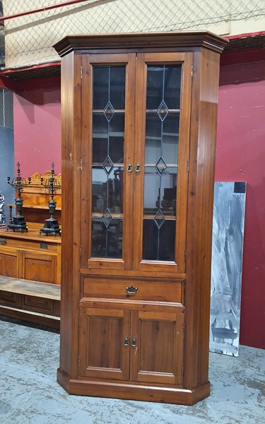 Lot 156 - CAORNER CABINET