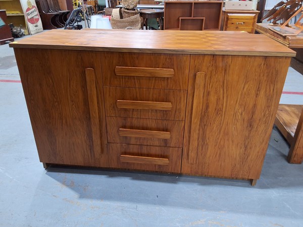 Lot 302 - SIDEBOARD