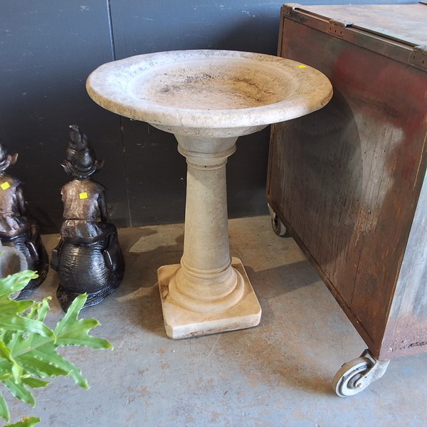 Lot 410 - BIRDBATH