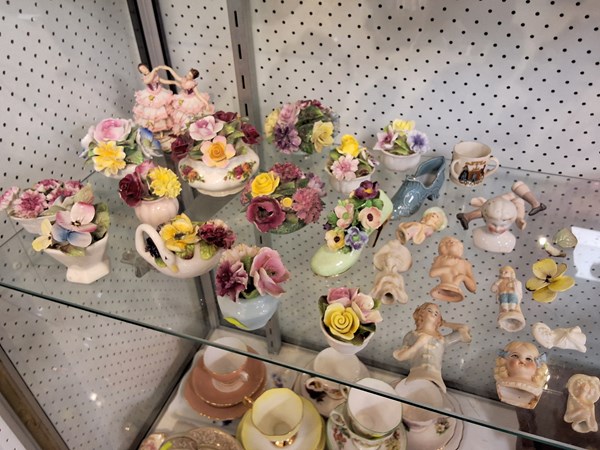 Lot 1604 - CHINA POSIES
