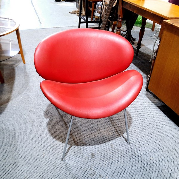 Lot 323 - MODERN ORANGE SLICE CHAIR