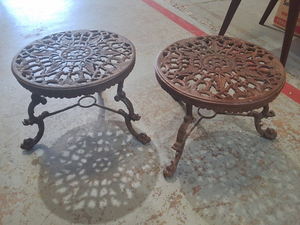 Lot 424 - PLANT STANDS